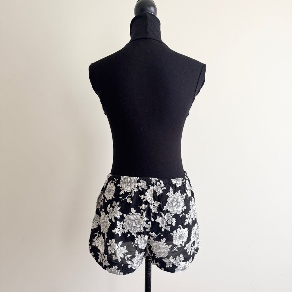 Vintage Brandy Melville Floral Print Shorts - One Size - Black & White - Picture 2 of 4